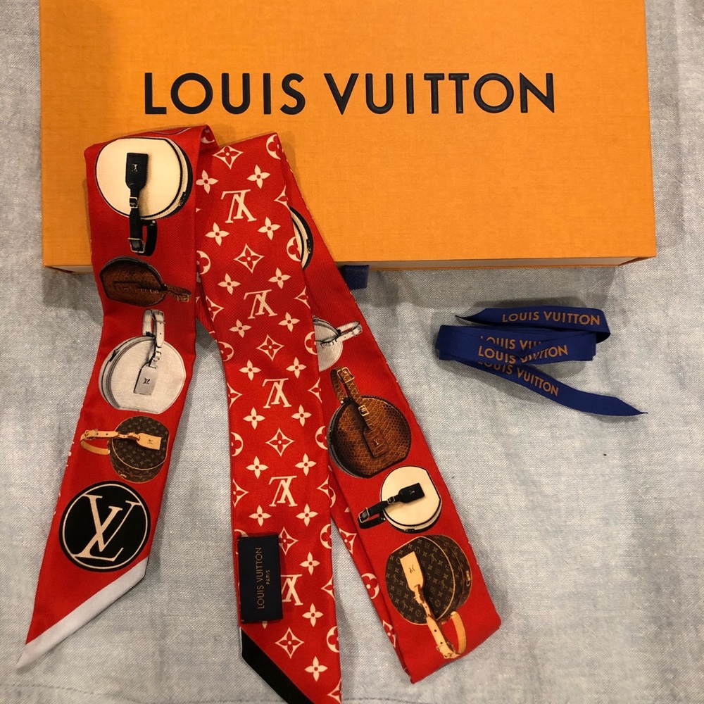 Louis Vuitton Twilly scarf
